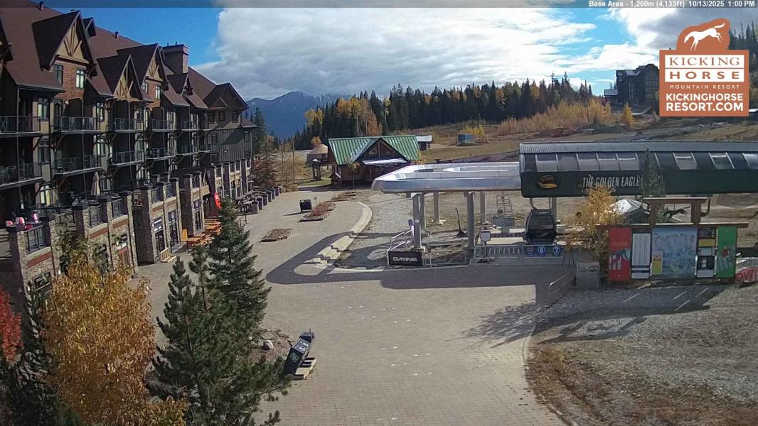 https://livepow.com/img/resort/kickinghorse-Base-12.jpg?=2025Oct13